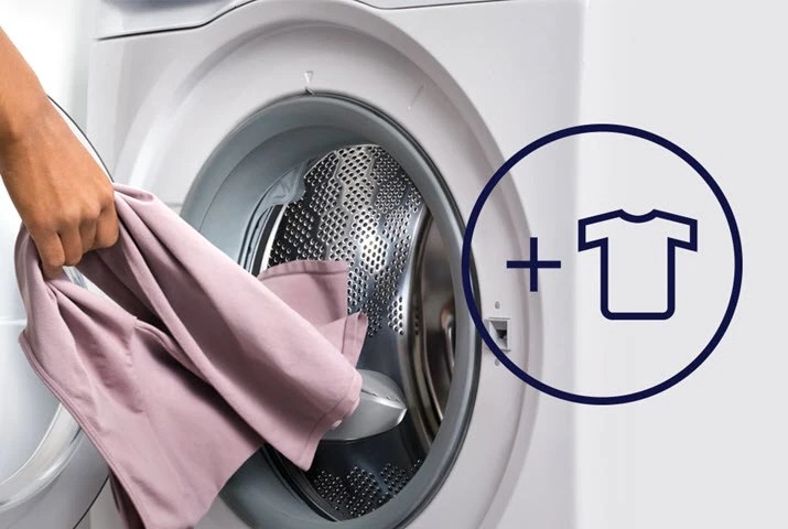 Máy giặt Electrolux 9kg - Thêm quần áo khi đang giặt