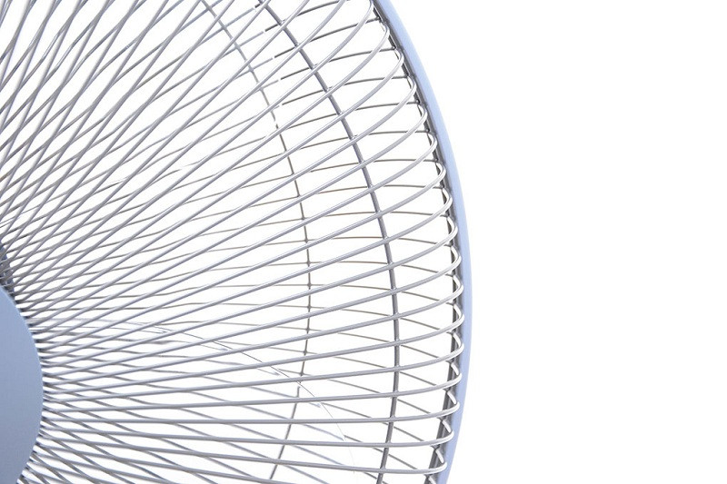 F-409MB - 3 cánh quạt lớn với công suất 55 W có khả năng làm mát nhanh trên diện tích rộng