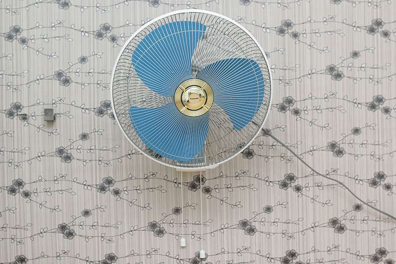 F-409UB - Lồng quạt thiết kế đan khít an toàn khi sử dụng