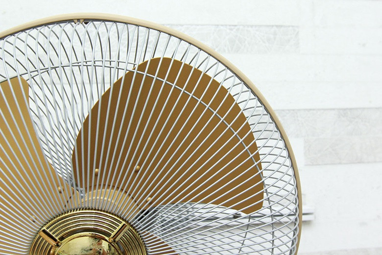 F-409UGO - Lồng quạt thiết kế đan khít an toàn khi sử dụng