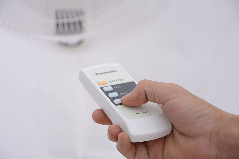 Thao tác sử dụng dễ dàng với bộ điều khiển từ xa hiện đại, tiện lợi