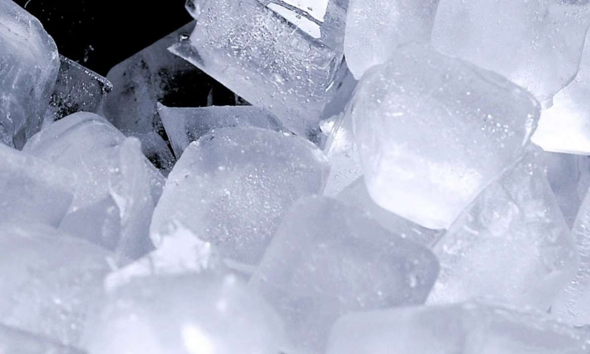 Tủ lạnh LG 4 cánh - Auto Ice Maker làm đá tự động