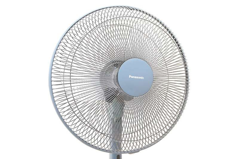 3 cánh quạt sải cánh 40 cm có khả năng làm mát nhanh trên diện tích rộng