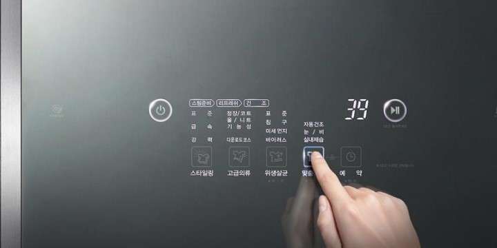 LG Styler S5MB trang bị bảng điều khiển cảm ứng hiện đại