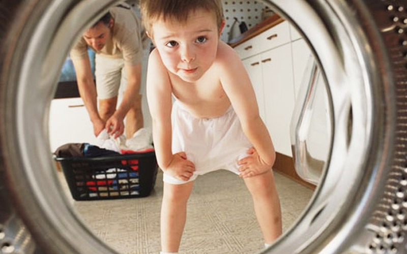 Nếu nhà có trẻ em, nên dùng các loại máy giặt có tính năng khóa trẻ em để đảm bảo an toàn