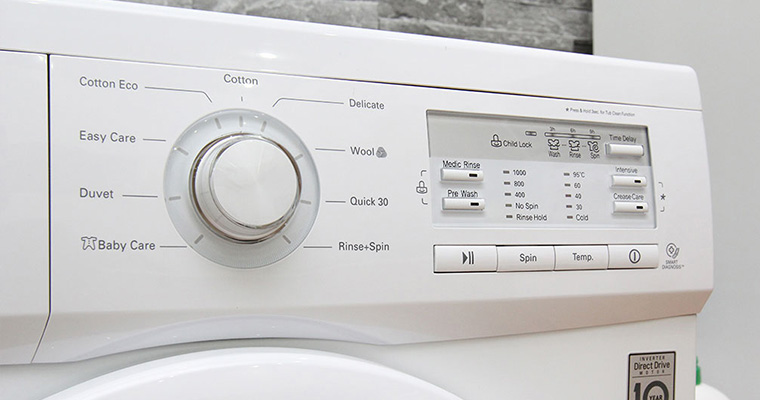 Bảng điều khiển máy giặt LG được thiết kế đơn giản, tiện dụng